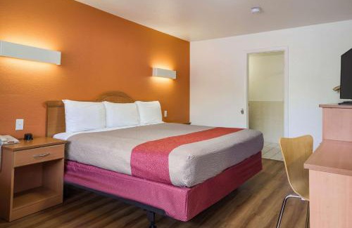 Concord Hotel | Motel 6-Concord, CA