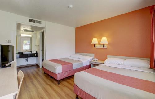 Corona Hotel | Motel 6-Corona, CA