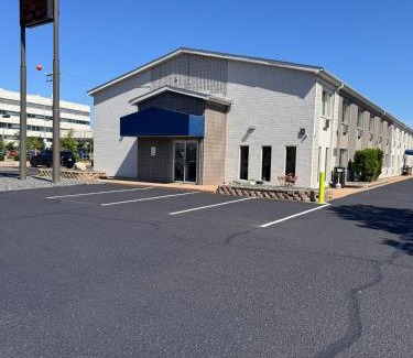 Eau Claire Hotel | Motel 6-Eau Claire, WI