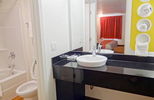 Erie Hotel | Motel 6 Erie, PA