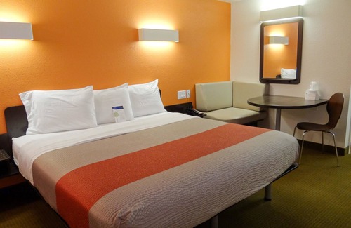 Erie Hotel | Motel 6 Erie, PA