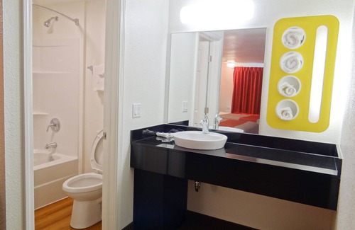 Erie Hotel | Motel 6 Erie, PA