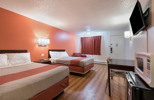 Saint Clair Hotel | Motel 6 Frackville, PA
