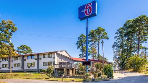 Lake Hamilton Hotel | Motel 6-Hot Springs, AR