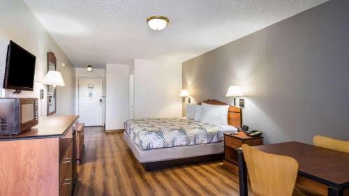 Lake Hamilton Hotel | Motel 6-Hot Springs, AR