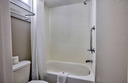 Tougaloo Hotel | Motel 6 Jackson, MS