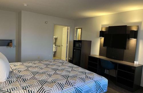 Junction Hotel | Motel 6 Junction, TX Llano River