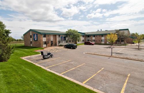 Lakeville Hotel | Motel 6-Lakeville, MN - South - Lakeville