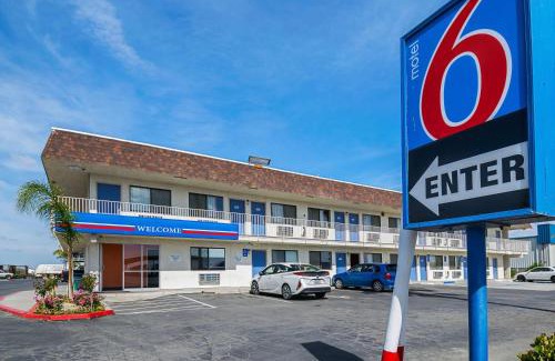 Lost Hills Hotel | Motel 6 Lost Hills/Buttonwillow Racetrack