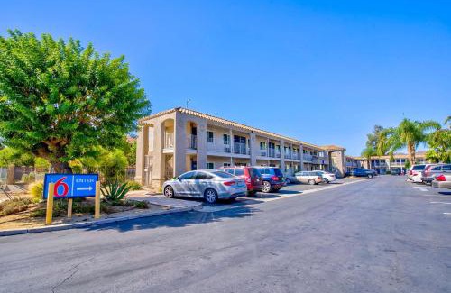 Sun City Hotel | Motel 6-Menifee, CA