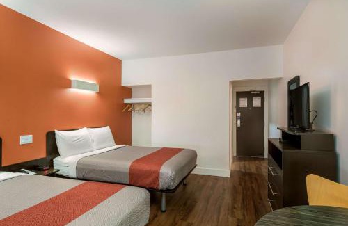 Moncton Hotel | Motel 6-Moncton, NB