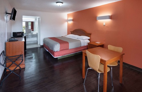 Gunter Afs Hotel | Motel 6 Montgomery, AL - Coliseum