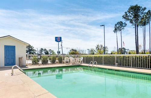 Newnan Hotel | Motel 6-Newnan, GA