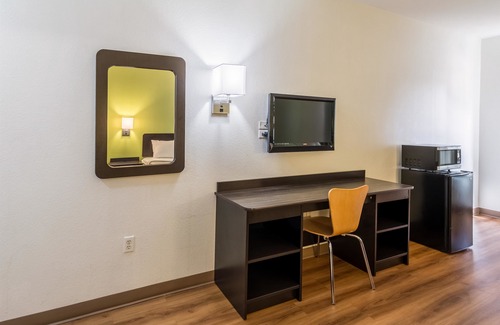 North Richland Hills Hotel | Motel 6 North Richland Hills, TX - NE Fort Worth