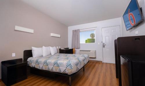Ontario Hotel | Motel 6 Ontario, CA - Airport