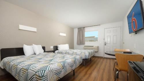 Ontario Hotel | Motel 6 Ontario, CA - Airport