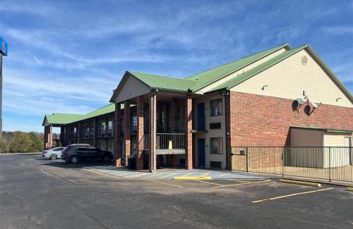 Ozark Hotel | Motel 6-Ozark, AR