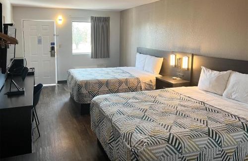 Ozark Hotel | Motel 6-Ozark, AR