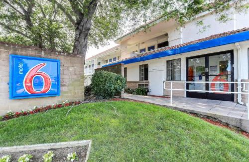 Pinole Hotel | Motel 6-Pinole, CA