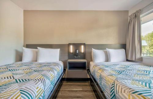 Russellville Hotel | Motel 6-Russellville, AR