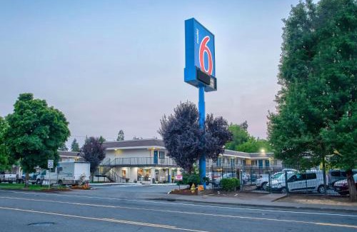 Salem Hotel | Motel 6-Salem, OR