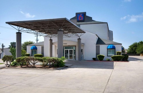 Southside Hotel | Motel 6-San Antonio, TX - South