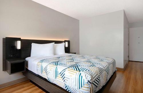 Southside Hotel | Motel 6-San Antonio, TX - South