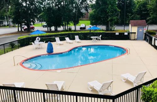 Savannah Hotel | Motel 6-Savannah, GA - Midtown