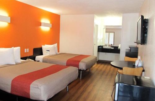 Savannah Hotel | Motel 6-Savannah, GA - Midtown