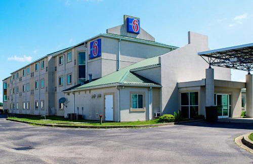 Hayden Hotel | Motel 6-Seymour, IN - North