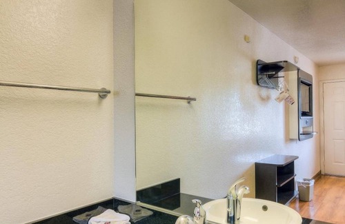Simi Valley Hotel | Motel 6 Simi Valley, CA