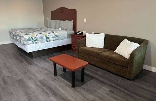 South Gate Hotel | Motel 6 South Gate, CA