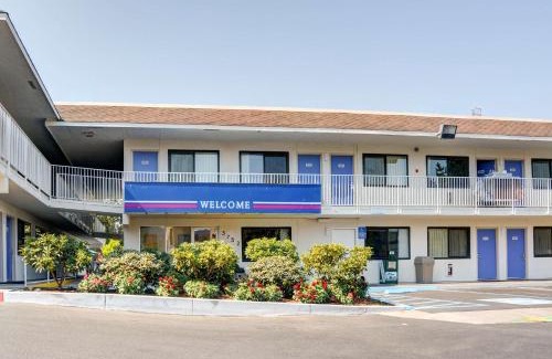 Springfield Hotel | Motel 6-Springfield, OR - Eugene North