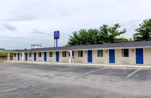 Troutville Hotel | Motel 6-Troutville, VA