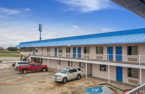 Winnie Hotel | Motel 6-Winnie, TX