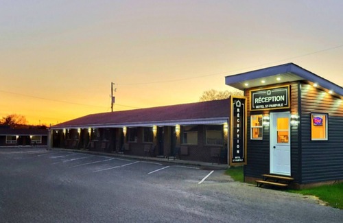 Saint-Pamphile House | Motel in St-Pamphile with private rooms with 1 to 2 queen beds.