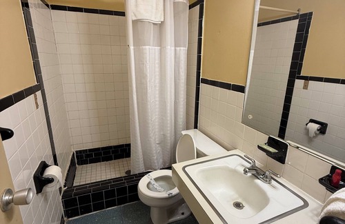 Marksville Hotel | Motel Masquerade