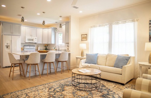 Biloxi House | Mother's Place - perfect location in Ocean Springs. Walk to downtown & beach!