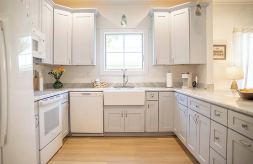 Biloxi House | Mother's Place - perfect location in Ocean Springs. Walk to downtown & beach!
