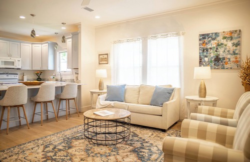 Biloxi House | Mother's Place - perfect location in Ocean Springs. Walk to downtown & beach!