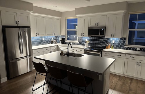 Napa House | /motivated for long-term renters/3/2.5, 2-car garage, ~360 mbps wifi