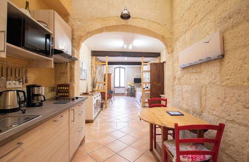Arles City Centre Apartment | Mouette - very large studio at the foot of the Arena