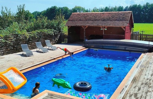 Senailly House | Moulin Saint Jacques, quiet gîte with private pool