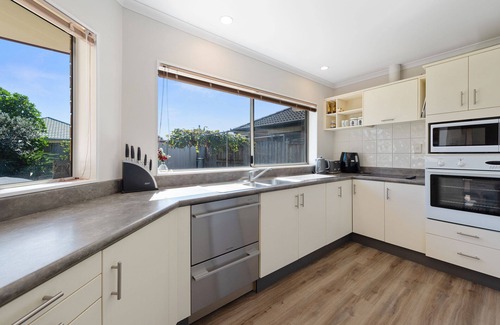 Mount Maunganui House | Mount Holidaze - Mt Maunganui Holiday Home