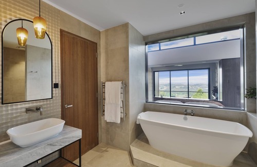 Crafers Hotel | Mount Lofty House & Estate Adelaide Hills - Adults Retreat