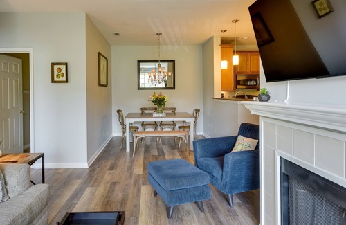Seaside Farms Condo | Mount Pleasant Condo w/Pool & Bikes: Near Beach!