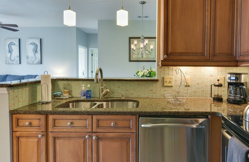 Seaside Farms Condo | Mount Pleasant Condo w/Pool & Bikes: Near Beach!
