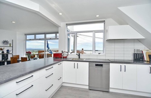 Mount Pleasant House | Mount Pleasant Ocean Views 3 bedroom with bathtub