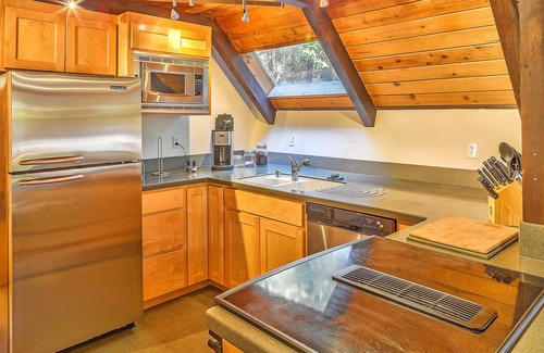 Enumclaw House | Mount Rainier. Skiing, Hiking. Local Festivals.