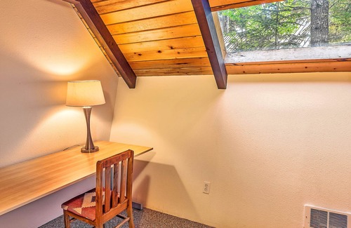 Enumclaw House | Mount Rainier. Skiing, Hiking. Local Festivals.